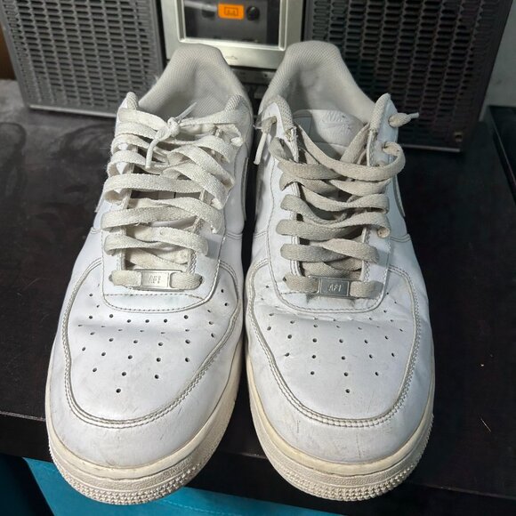 Nike Air Force 1 - Low - Triple White - Picture 1 of 4